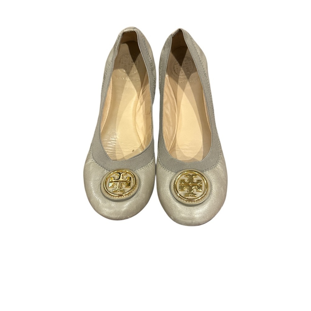 Tory Burch Chic Gray Ballet Flats with Gold Emblem